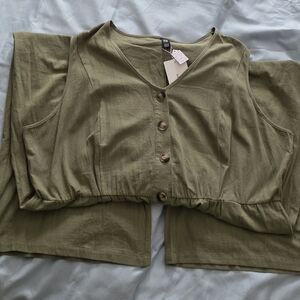 BloomChic Army Green Sleeveless Wide Leg Jumpsuit Women's Size 22-24